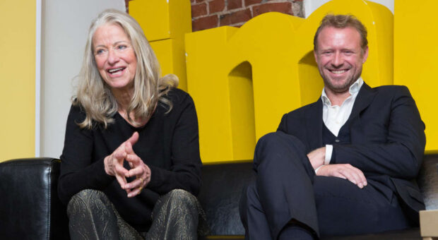 Iris von Arnim und ihr Sohn Valentin erzählen in der impulse-Redaktion über die schwierige Unternehmensübergabe.