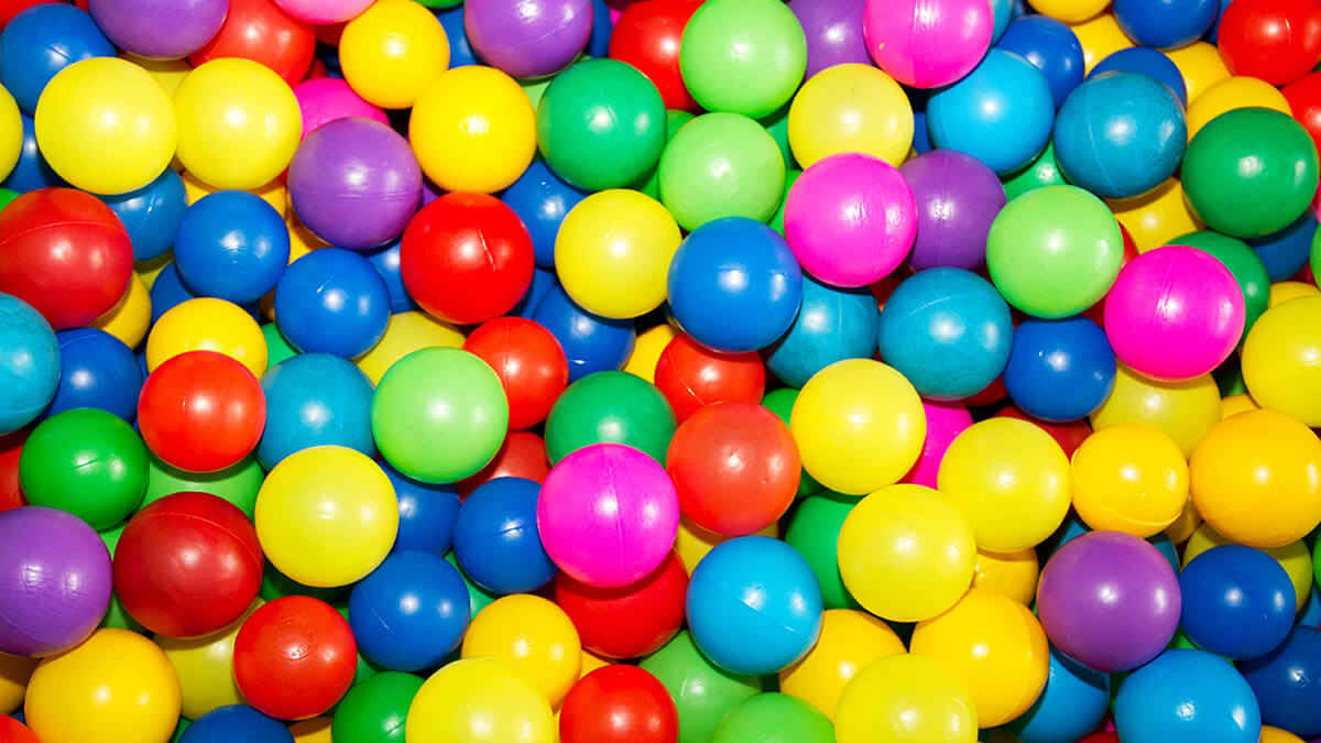 Bild vieler bunter Bälle.