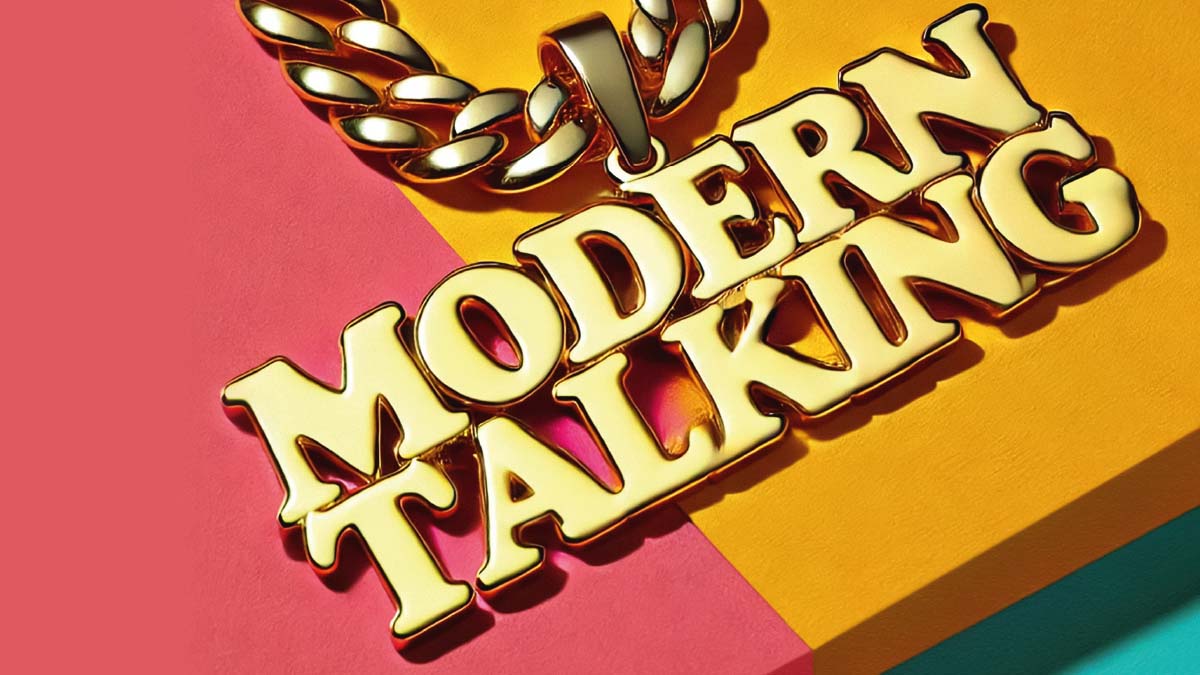 Ein goldener Kettenanhänger mit dem Wort "Modern Talking"