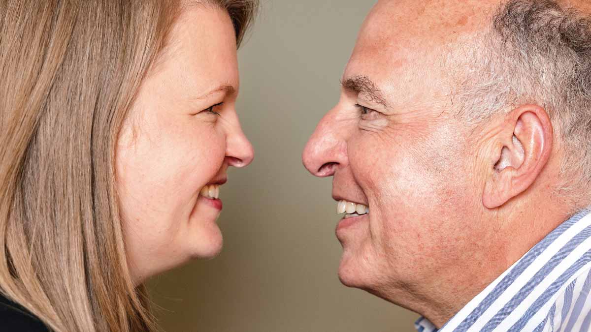 Lena und Hermann Schaumann Stehen sich Auge in Auge gegenüber