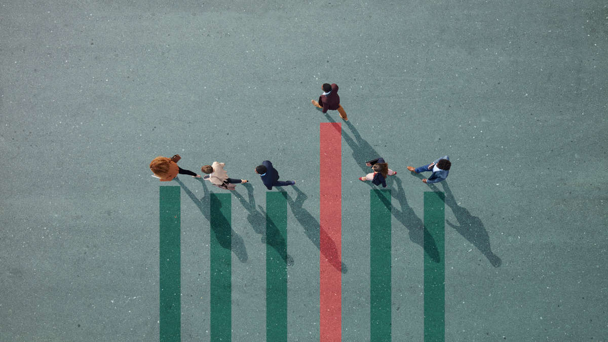 Ein Balkendiagramm, mit gleich hohen Balken, an deren Enden sich Personen befinden, die alle in die gleiche Richtung gehen. Nur ein Balken ist höher als die übrigen und die Person an diesem Balken geht in eine andere Richtung.