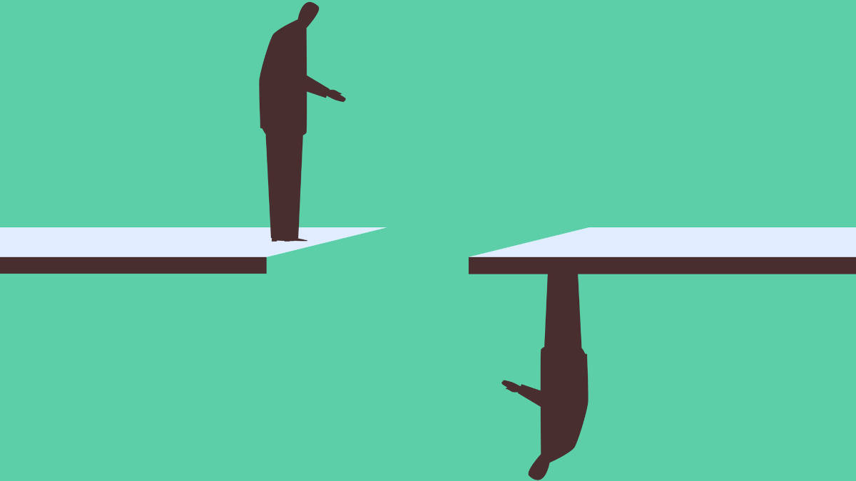 Spiegelung eines Mannes auf einem Brett. Einmal gerade und einmal verkehrtherum