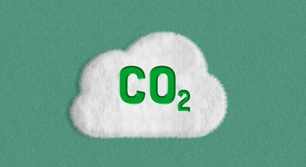 Eine weiße Wolke mit grünem CO2-Schriftzug auf grünem Hintergrund.