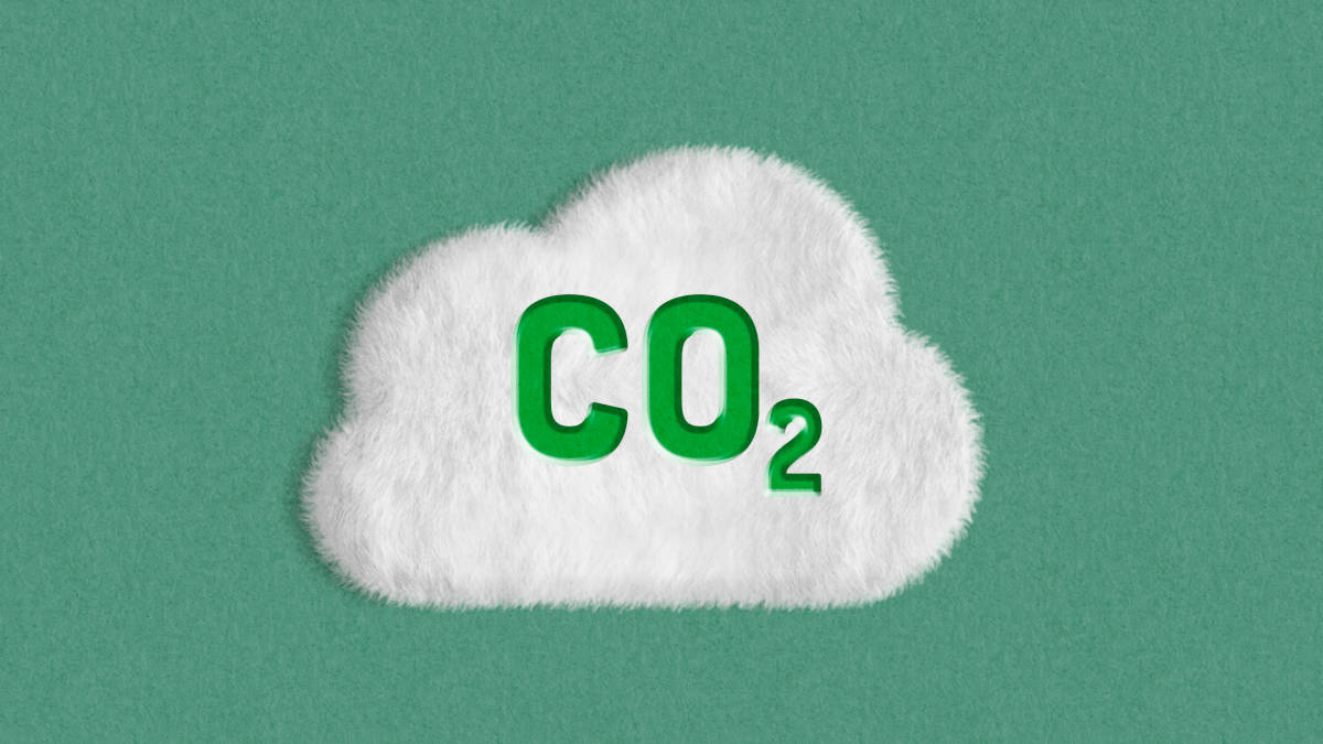 Eine weiße Wolke mit grünem CO2-Schriftzug auf grünem Hintergrund.