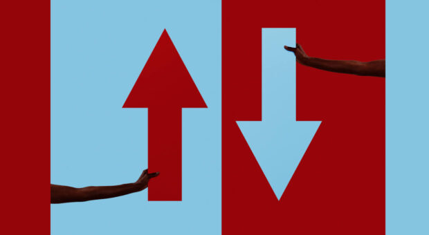 Zwei Pfeile, einer nach oben, einer nach unten.